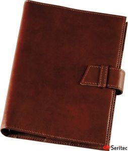 Agenda de piel marron con pasador personalizada