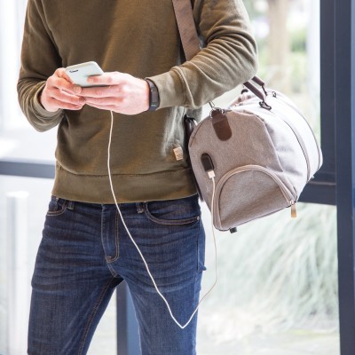 Bolsa personalizada fin de semana con salida USB